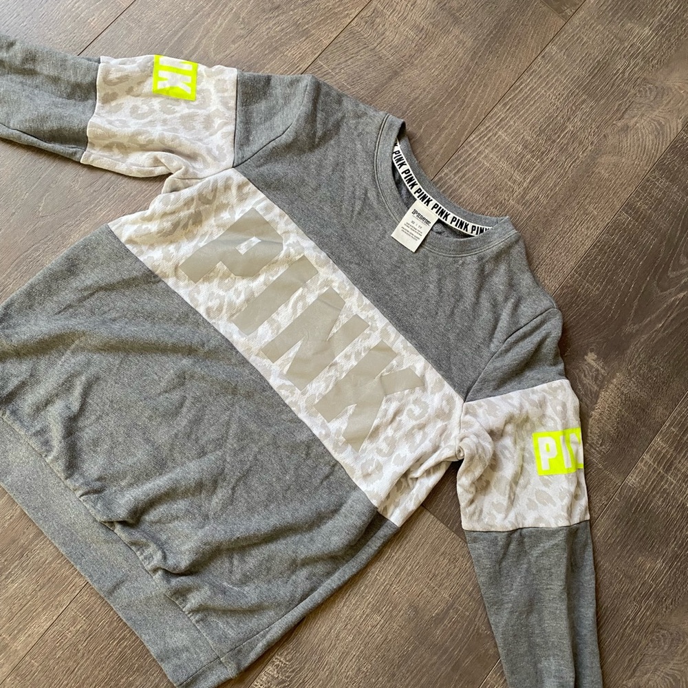 Pink crew neck sweatshirt with leopard detail